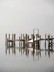 Steg am Bodensee im Herbst und Winter, ruhige Auszeit in Allensbach