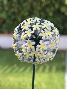 Blütenkugel im Garten der Boutique Lake House Ferienwohnung in Allensbach Bodensee